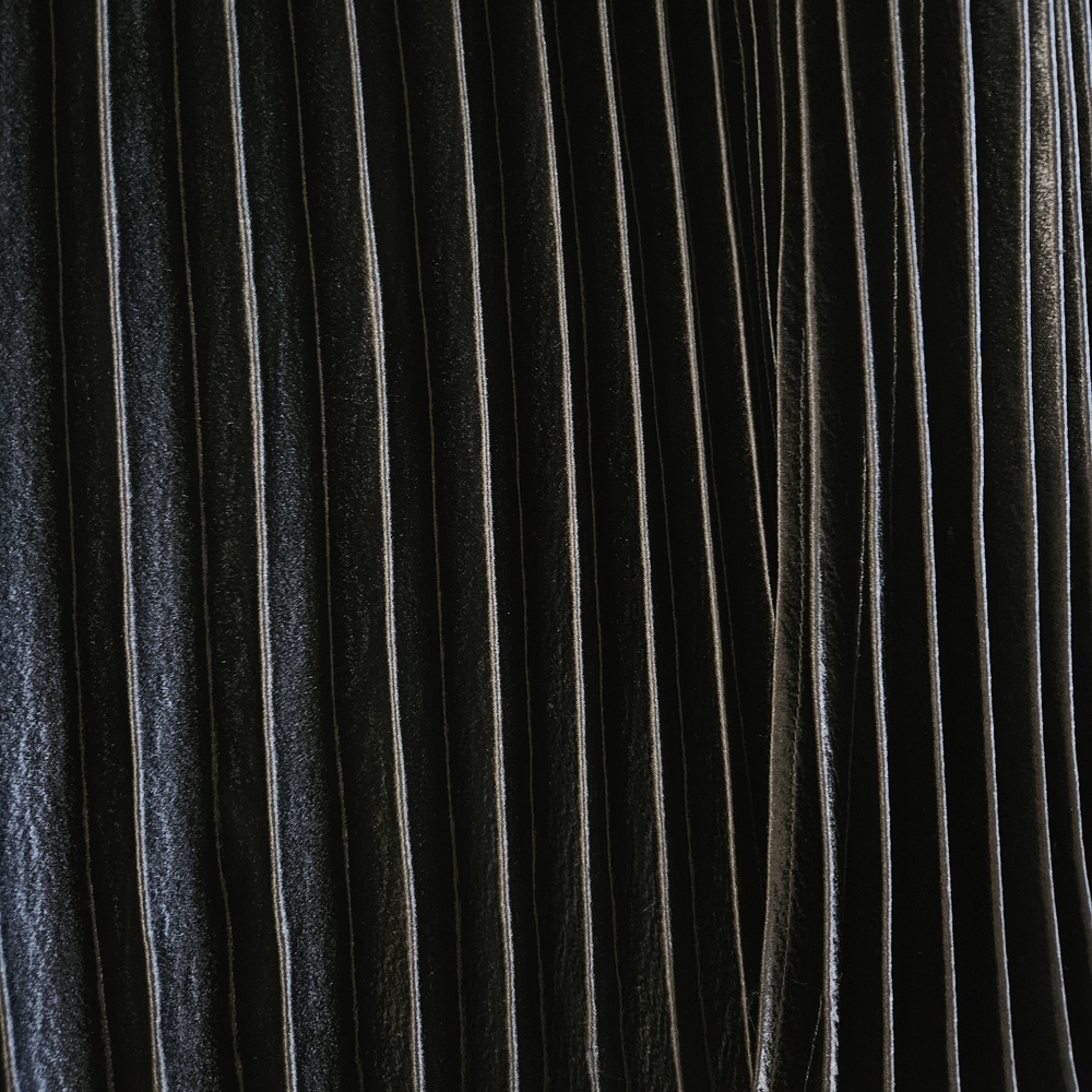 Elegant Black Pleated Skirt - Picture 5 of 9